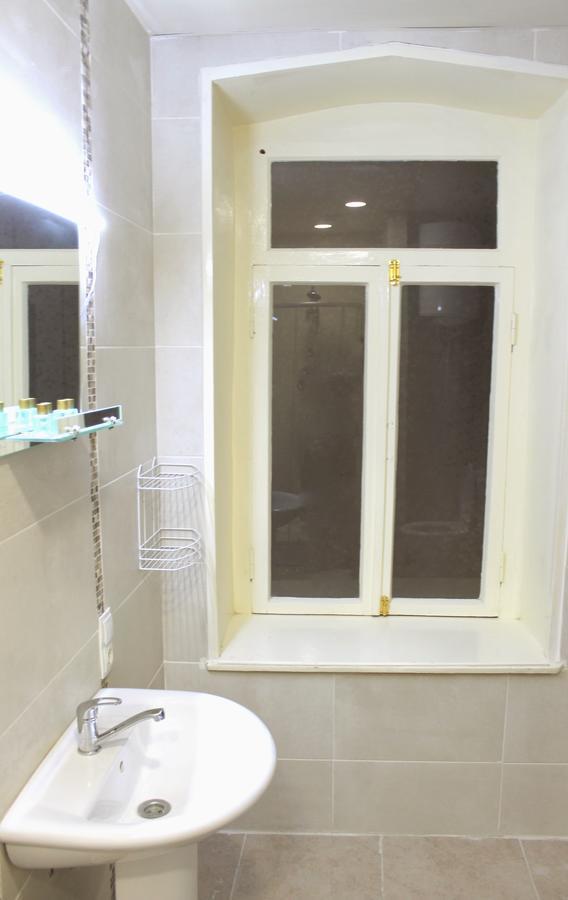 Hotel Tiflis Garden Екстериор снимка