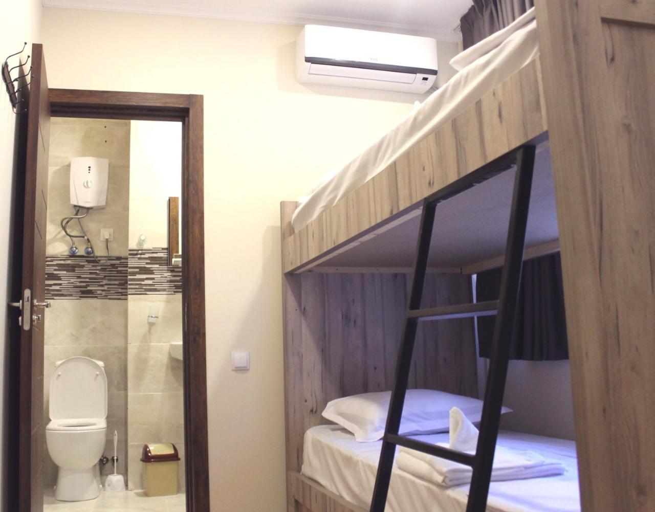Hotel Tiflis Garden Екстериор снимка