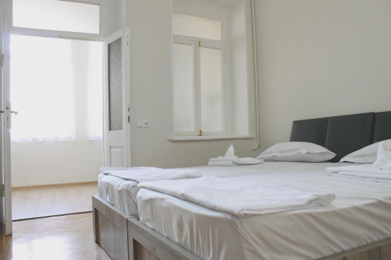 Hotel Tiflis Garden Екстериор снимка
