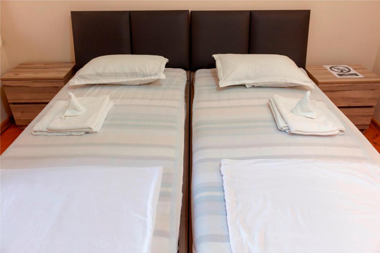 Hotel Tiflis Garden Екстериор снимка