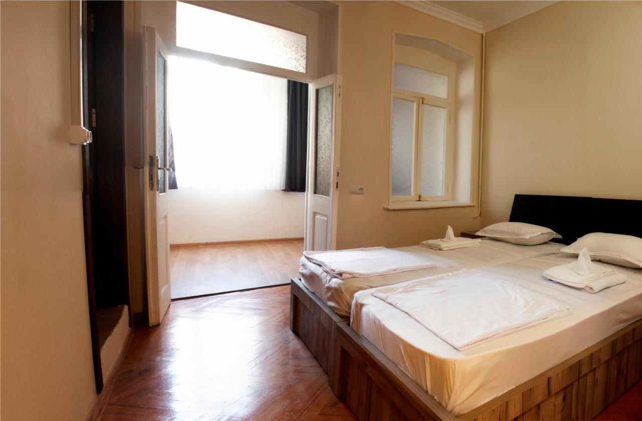 Hotel Tiflis Garden Екстериор снимка