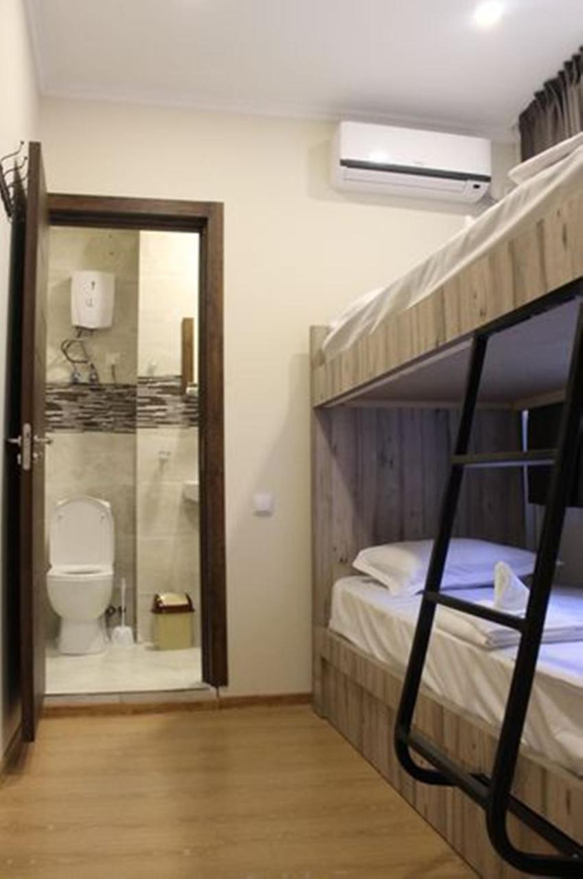 Hotel Tiflis Garden Екстериор снимка