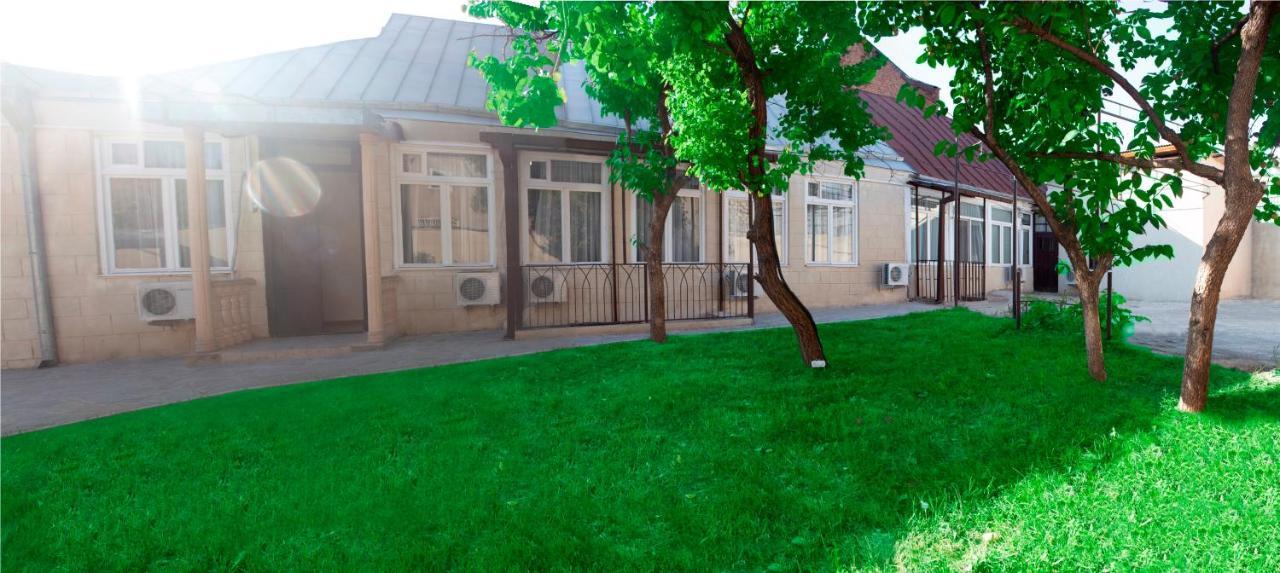 Hotel Tiflis Garden Екстериор снимка
