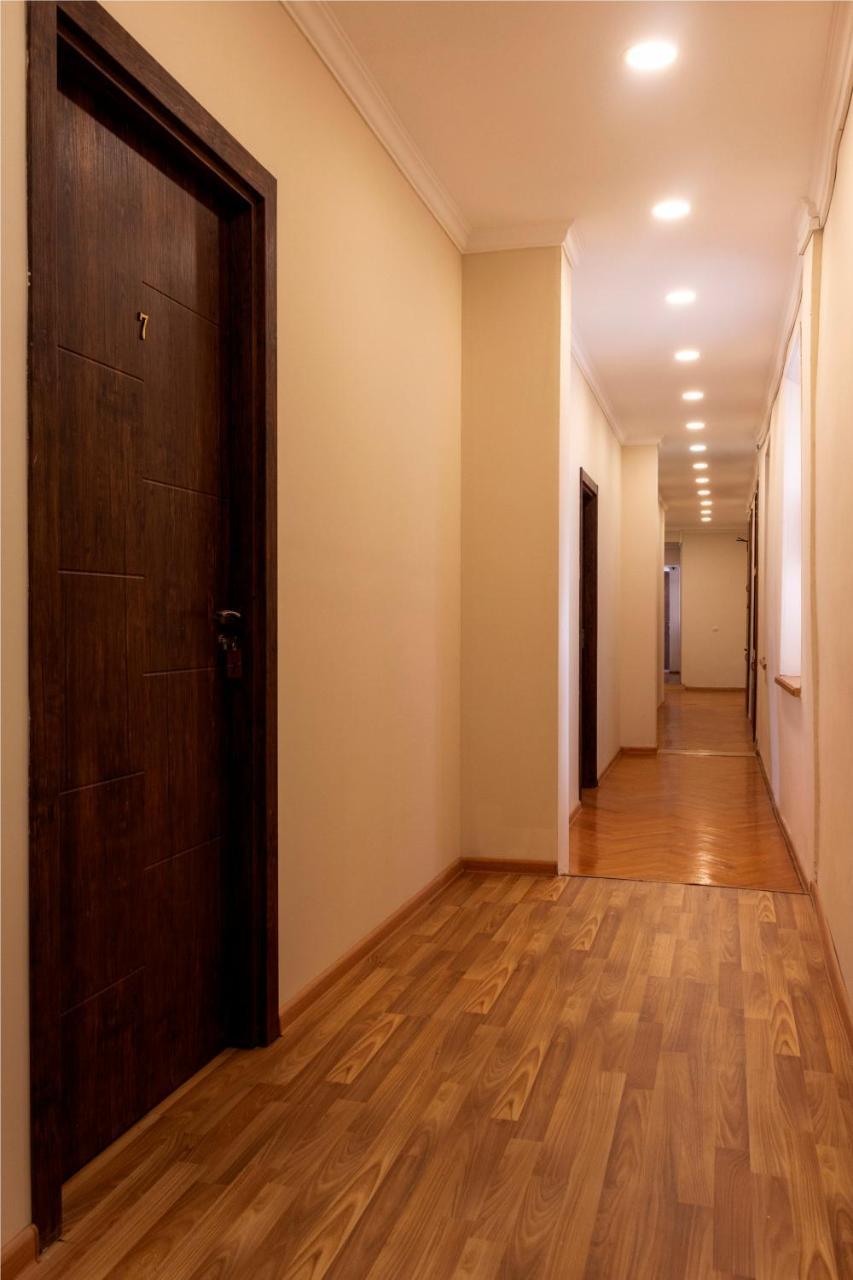 Hotel Tiflis Garden Екстериор снимка