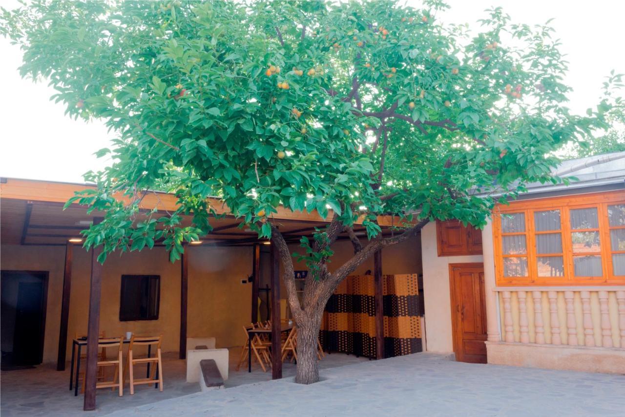 Hotel Tiflis Garden Екстериор снимка