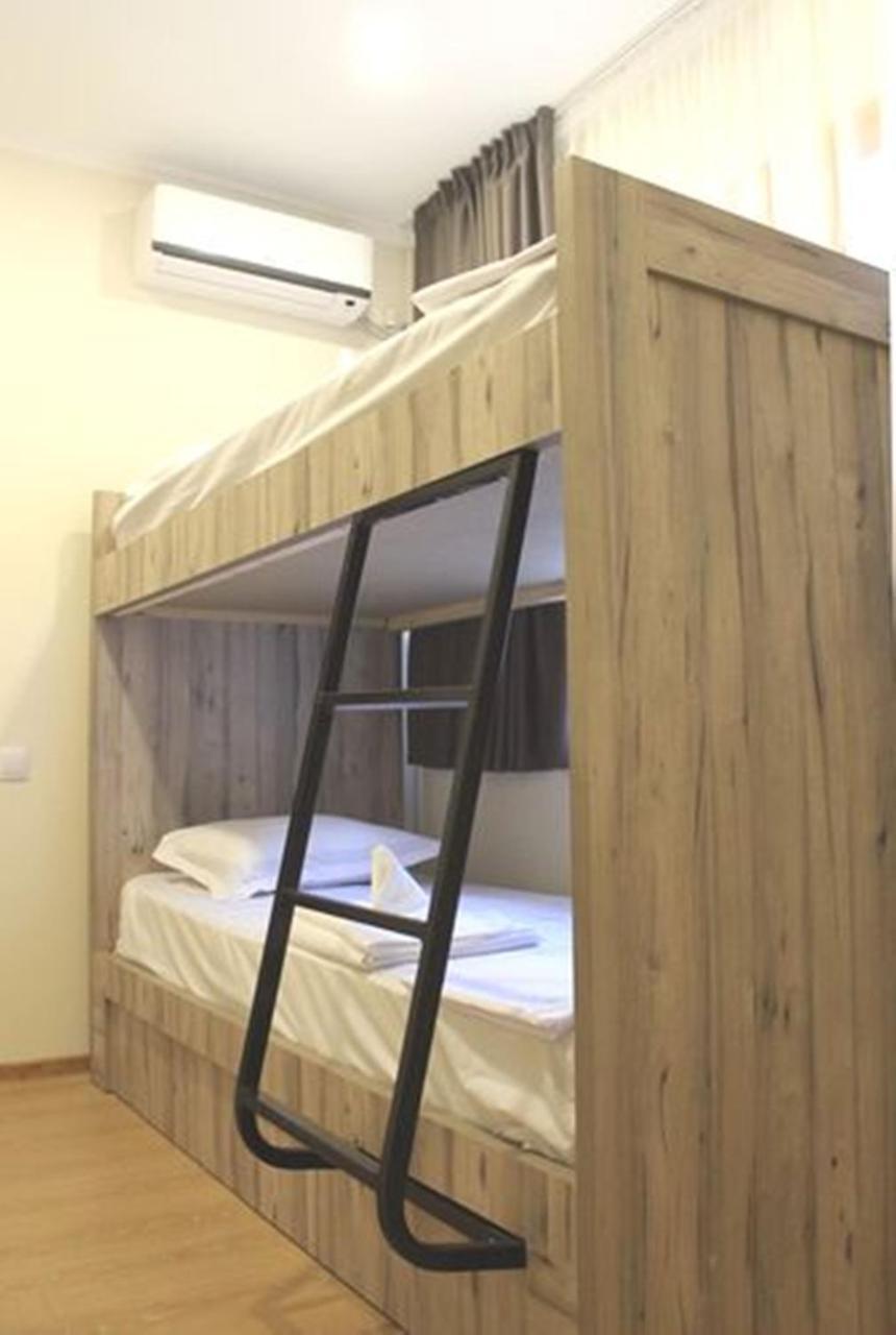 Hotel Tiflis Garden Екстериор снимка