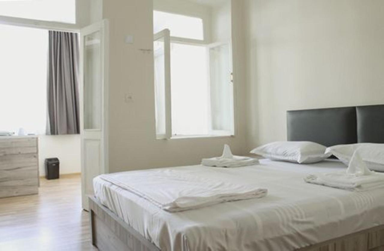 Hotel Tiflis Garden Екстериор снимка
